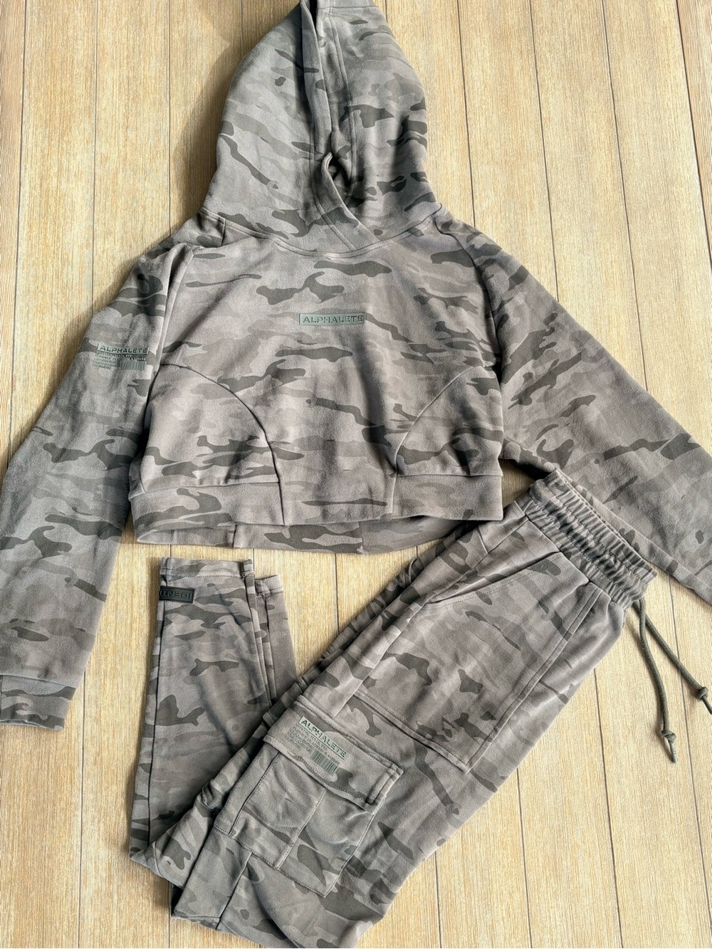 🌸Alphalete Gray/Green Camo Cropped Hoodie & Cargo Joggers🌸